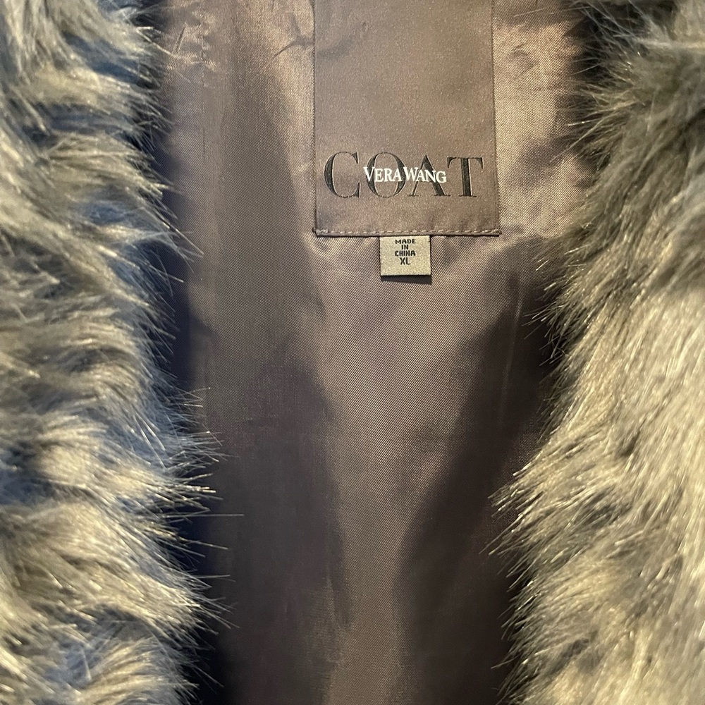 Vera wang grey faux fur coat - Picture 6 of 8